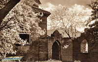 Torbögen und Mauerdurchblick im Schlosspark Bischofstein Torbögen und Mauerdurchblick im Schlosspark Bischofstein