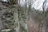 Mauerreste am Felsen der Unterburg