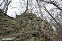Mauerreste am Felsen der Unterburg