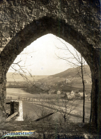 Ehemaliger Mauerdurchblick im Schlosspark Bischofstein Ehemaliger Mauerdurchblick im Schlosspark Bischofstein