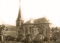 Katholische Pfarrkirche - Seitenansicht