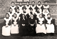 Gruppenbild der N&auml;h- und Kochsch&uuml;lerinnen