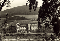 Blick vom Bahndamm zum St.-Elisabeth-Krankenhaus