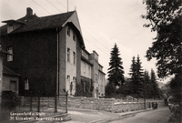 Die Bahnhofstra&szlig;e mit dem St.-Elisabeth-Krankenhaus (60er Jahre)