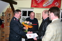 Hubert Steinwachs gratuliert Winfried Oberthür