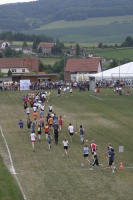 Erste Runde um den Sportplatz