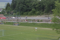 Die Läufer verlassen den Sportplatz