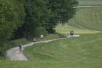 Weitere Läufer bezwingen den steilen Anstieg