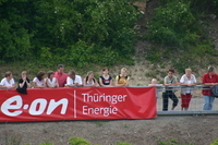 Weitere Zuschauer auf dem Sportplatz