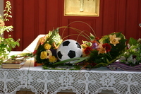 Nahaufnahme der Geschenke auf dem Altar