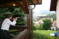 Der Gastgeber, Mario Steinwachs, darf nun auch schießen