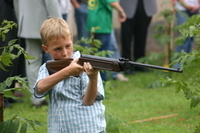 Auch die kleinsten durften mit dem Luftgewehr schießen