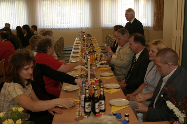 Gedeckte Tafel im Pfarrheim