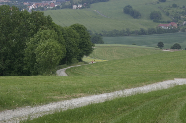 Die ersten Läufer erklimmen den Anstieg zum Keudelstein