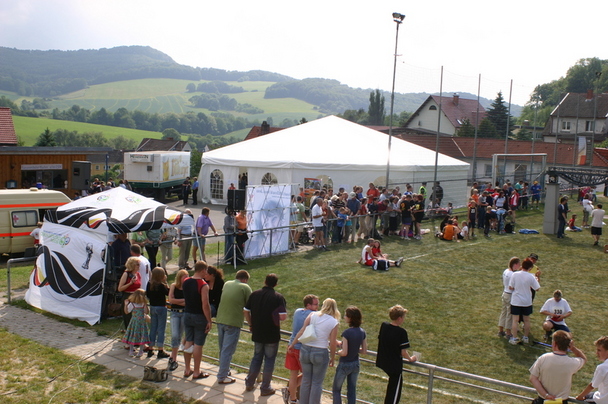 Blick über  den Sportplatz