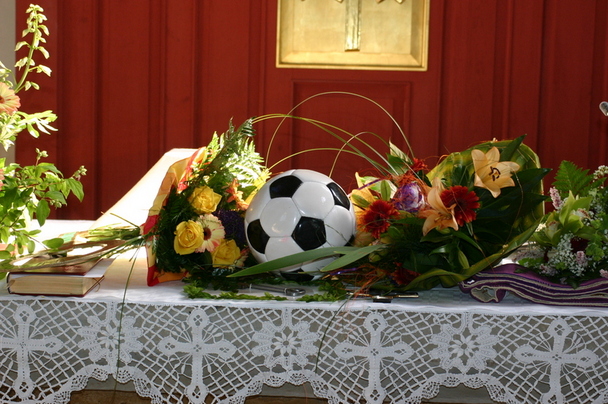 Nahaufnahme der Geschenke auf dem Altar