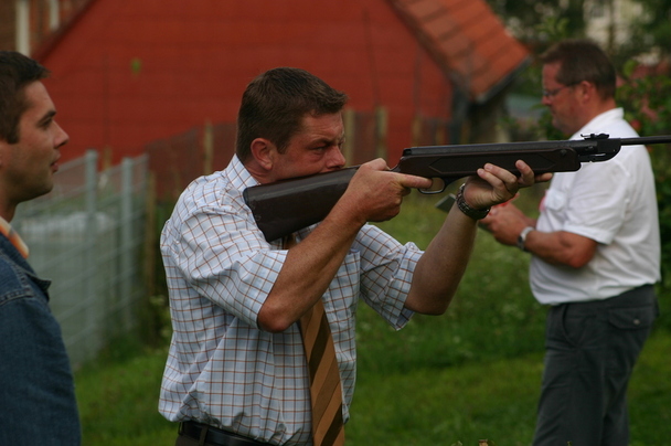 Mario Fiege am Gewehr