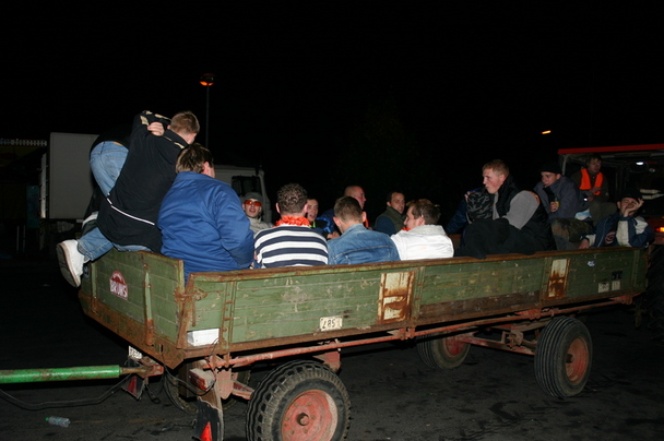 2006-10-21 - Samstag - Holen u. Aufstellen der Kirmestanne