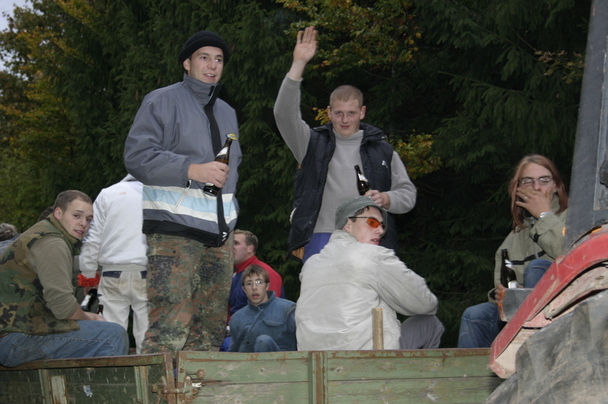 2006-10-21 - Samstag - Holen u. Aufstellen der Kirmestanne