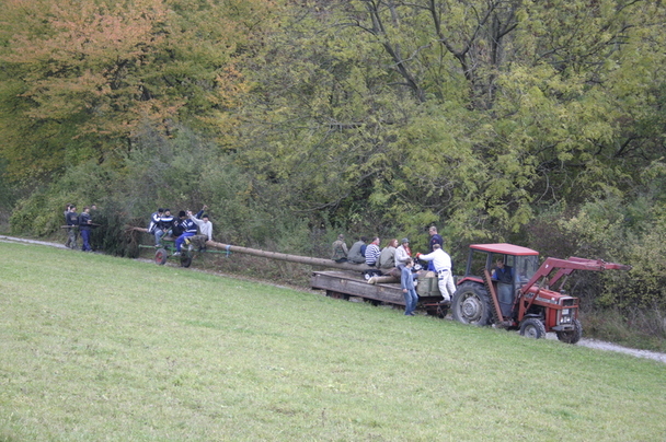 2006-10-21 - Samstag - Holen u. Aufstellen der Kirmestanne