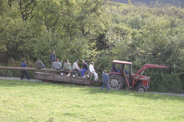 2006-10-21 - Samstag - Holen u. Aufstellen der Kirmestanne