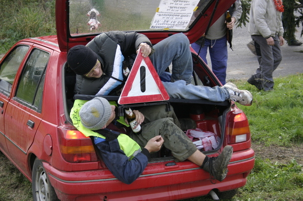 2006-10-21 - Samstag - Holen u. Aufstellen der Kirmestanne