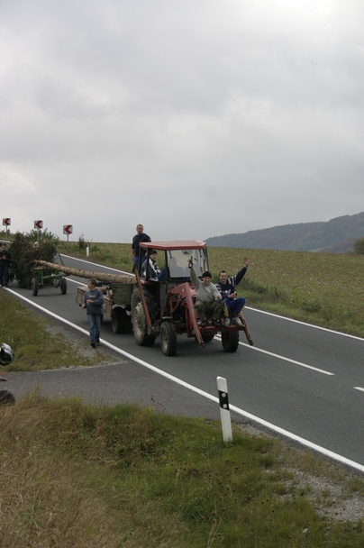 2006-10-21 - Samstag - Holen u. Aufstellen der Kirmestanne