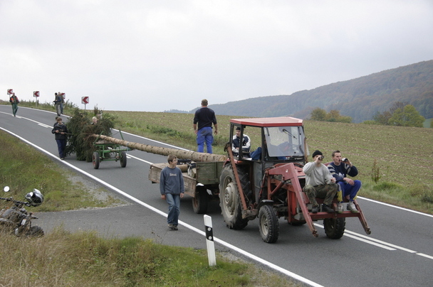 2006-10-21 - Samstag - Holen u. Aufstellen der Kirmestanne
