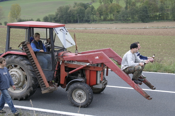 2006-10-21 - Samstag - Holen u. Aufstellen der Kirmestanne