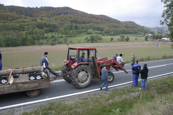 2006-10-21 - Samstag - Holen u. Aufstellen der Kirmestanne
