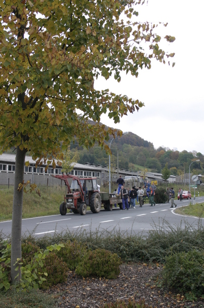 2006-10-21 - Samstag - Holen u. Aufstellen der Kirmestanne