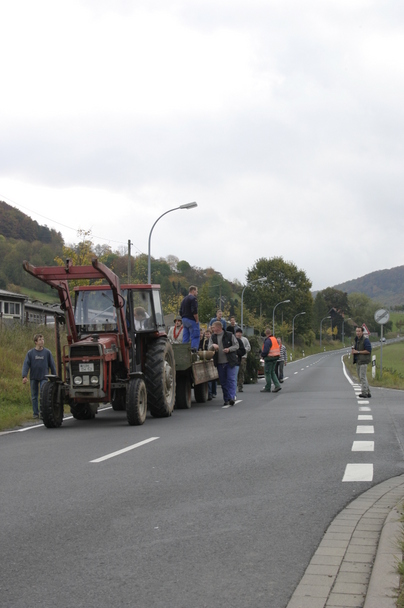 2006-10-21 - Samstag - Holen u. Aufstellen der Kirmestanne