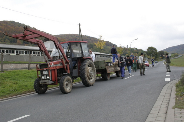 2006-10-21 - Samstag - Holen u. Aufstellen der Kirmestanne