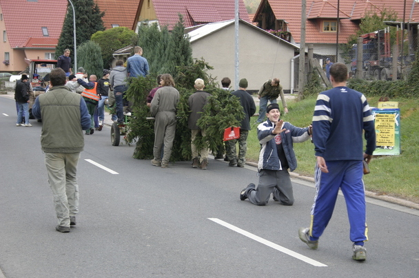 2006-10-21 - Samstag - Holen u. Aufstellen der Kirmestanne