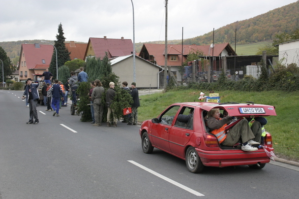 2006-10-21 - Samstag - Holen u. Aufstellen der Kirmestanne