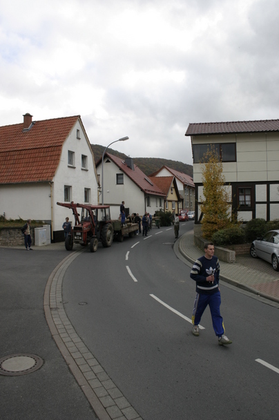 2006-10-21 - Samstag - Holen u. Aufstellen der Kirmestanne