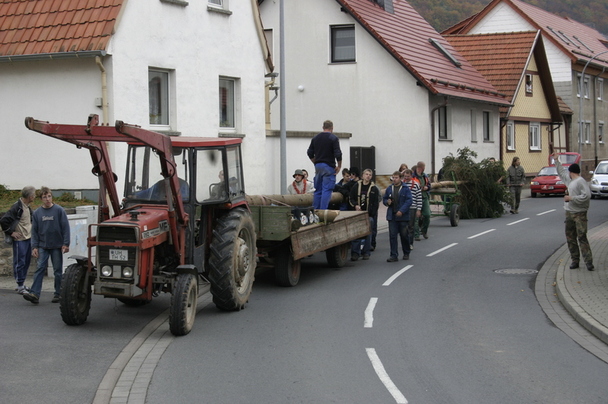 2006-10-21 - Samstag - Holen u. Aufstellen der Kirmestanne