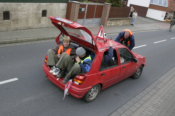 2006-10-21 - Samstag - Holen u. Aufstellen der Kirmestanne