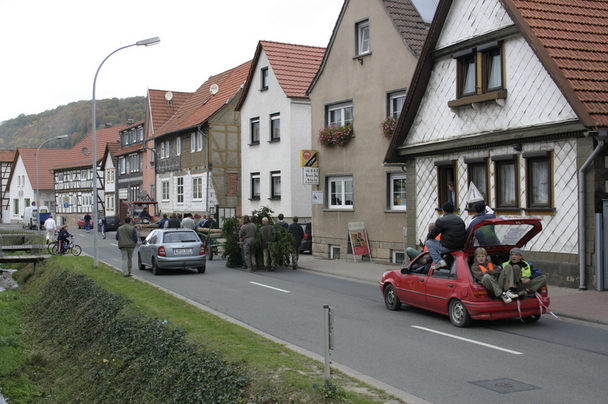 2006-10-21 - Samstag - Holen u. Aufstellen der Kirmestanne