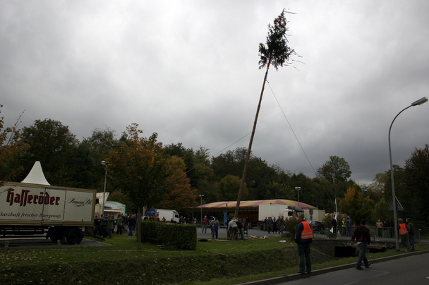 2006-10-21 - Samstag - Holen u. Aufstellen der Kirmestanne