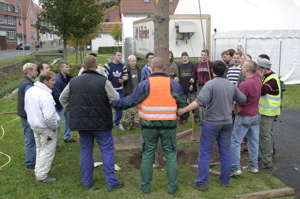 2006-10-21 - Samstag - Holen u. Aufstellen der Kirmestanne