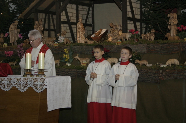 Andächtig am Altar