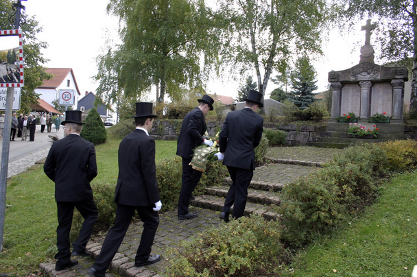 2006-10-22 - Sonntag - Kirmeshochamt mit Kranzniederlegung