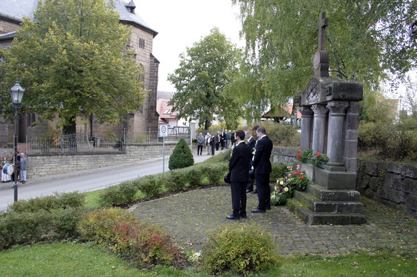 2006-10-22 - Sonntag - Kirmeshochamt mit Kranzniederlegung