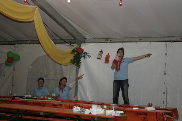 2006-10-23 - Montag - Festessen im Zelt