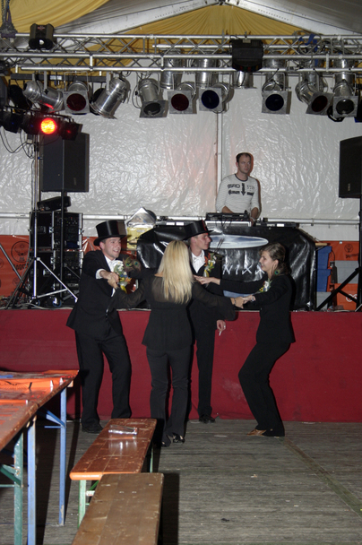 2006-10-23 - Montag - Festessen im Zelt