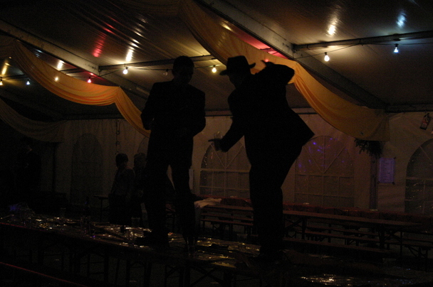 2006-10-23 - Montag - Festessen im Zelt