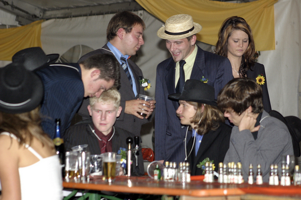 2006-10-23 - Montag - Festessen im Zelt