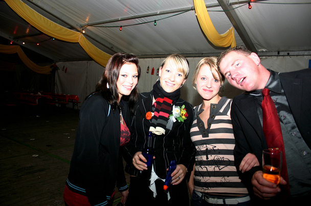 2006-10-23 - Montag - Festessen im Zelt