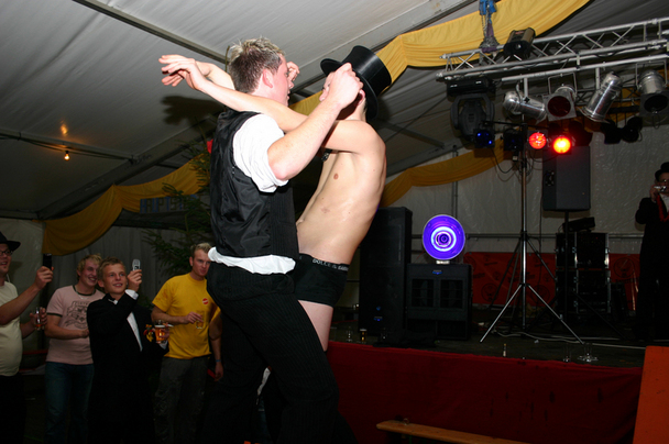 2006-10-23 - Montag - Festessen im Zelt